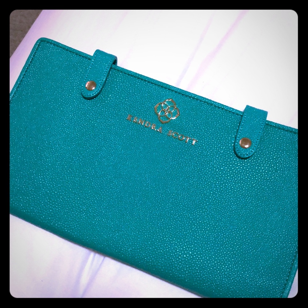 ✨ Kendra Scott jewelry travel case ✨
